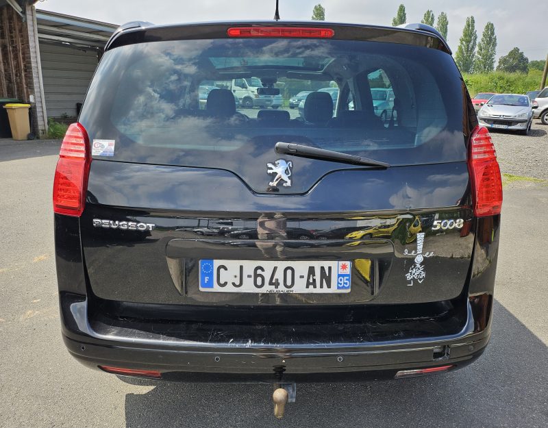 PEUGEOT 5008 1.6L HDi 112cv "STYLE" 7 Places_Toit Panno / REVISER_GARANTIE