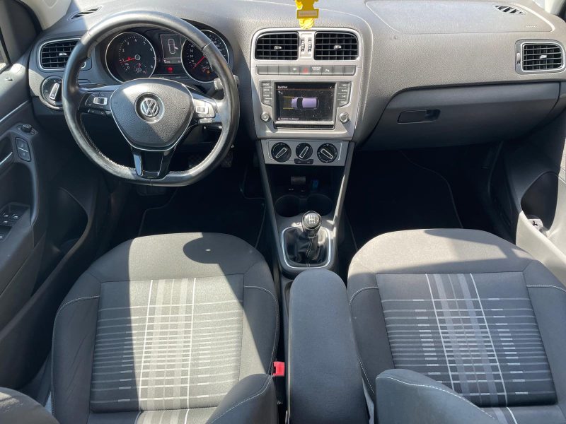 VOLKSWAGEN POLO V 2015