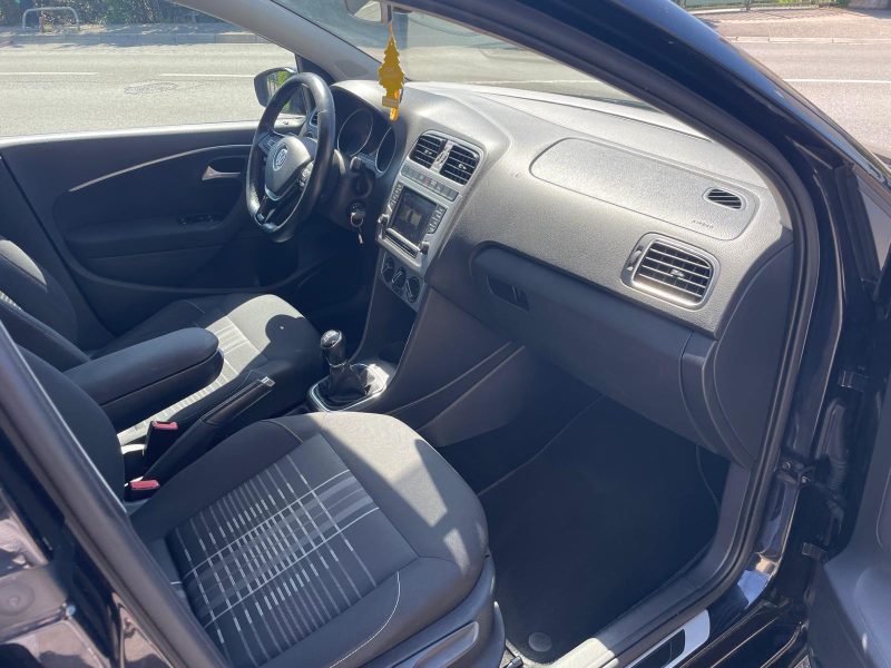 VOLKSWAGEN POLO V 2015