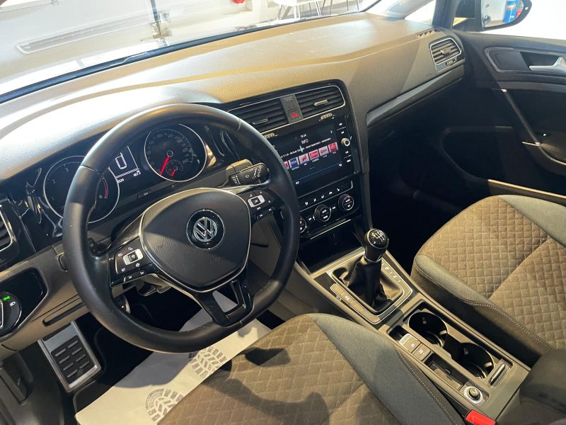 VOLKSWAGEN GOLF  2020