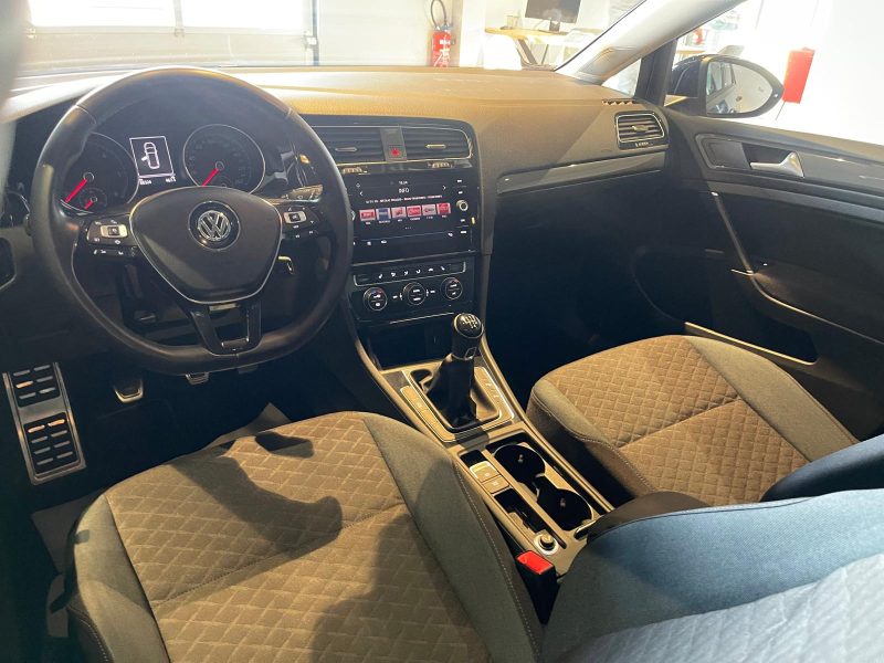 VOLKSWAGEN GOLF  2020