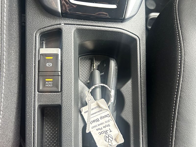 VOLKSWAGEN T-ROC 2023