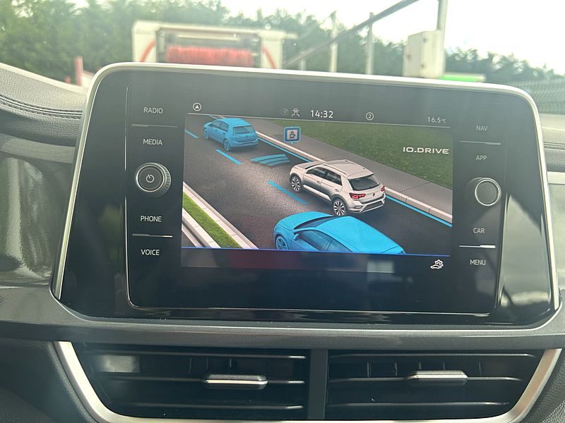 VOLKSWAGEN T-ROC 2023