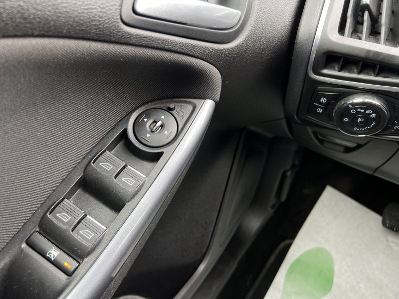 FORD FOCUS III TITANIUM 1.0 ECOBOOST 100 Cv PREMIERE MAIN / 55 800 Kms CRIT AIR 1 - GARANTIE 1 AN