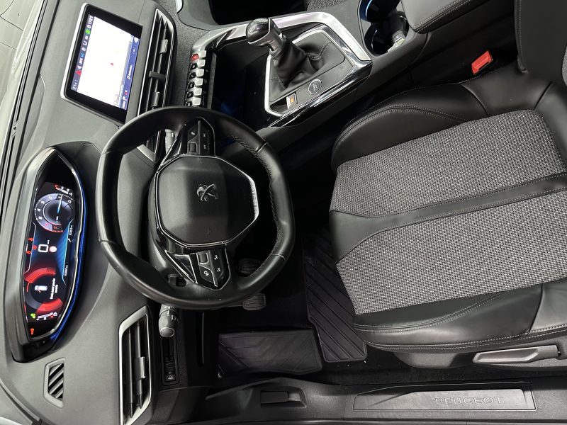 PEUGEOT 3008 SUV 2018