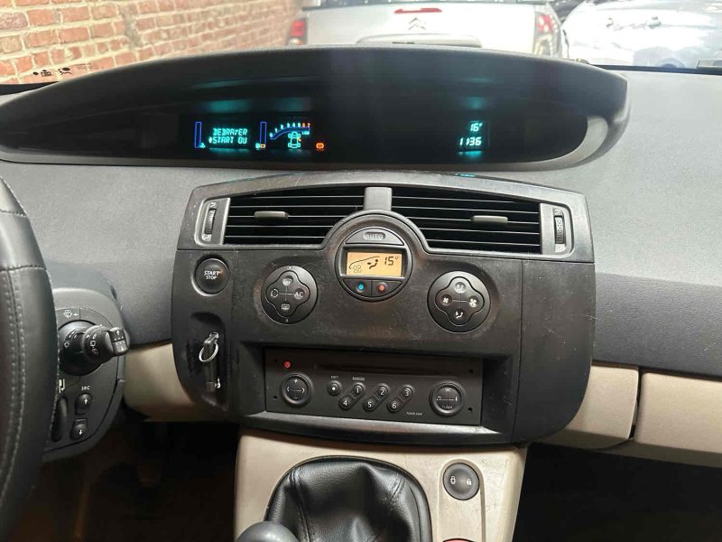 RENAULT SCENIC 1.6 ESSENCE 110CV