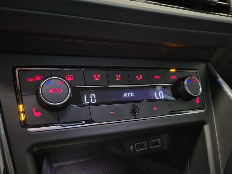 VOLKSWAGEN POLO VI 1.0 TSI 115cv DSG7 CARAT / SIÈGES CHAUFFANTS+CARPLAY+CAMÉRA DE RECUL+VIRTUAL COCK