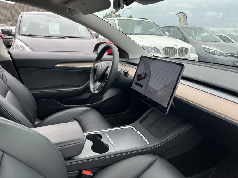 TESLA MODEL 3 2021