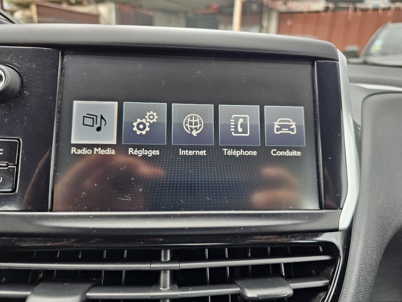 PEUGEOT 208 1,2 VTI 82 CH ACTIVE 