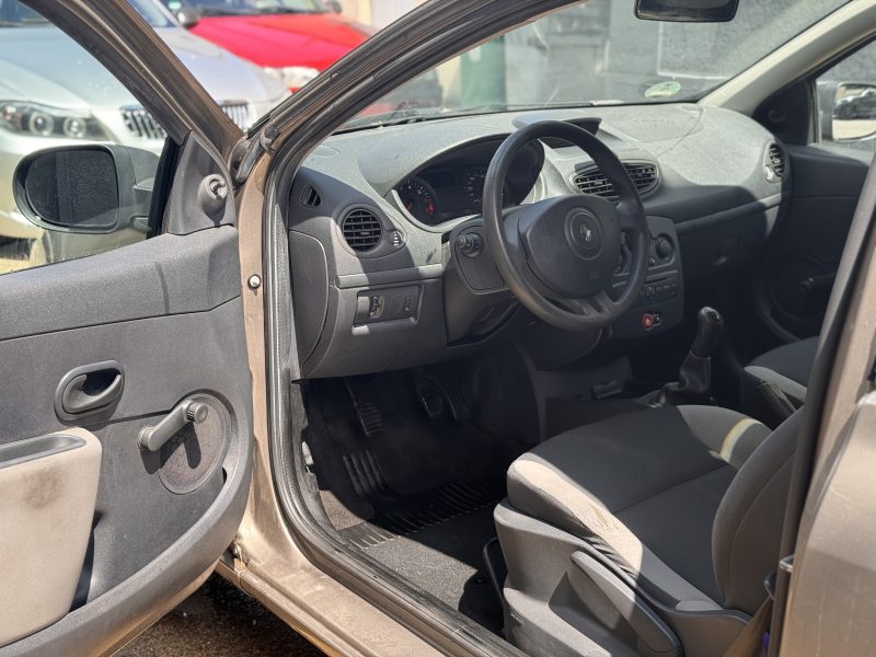 RENAULT Clio 3 2009
