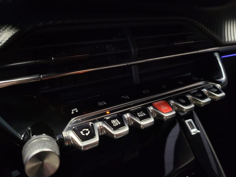 Peugeot 2008 1.5 BlueHdi 110 Cv GT BVM 6 / ECLAIRAGE D'AMBIANCE / KEYLESS / SUIVI COMPLET PEUGEOT