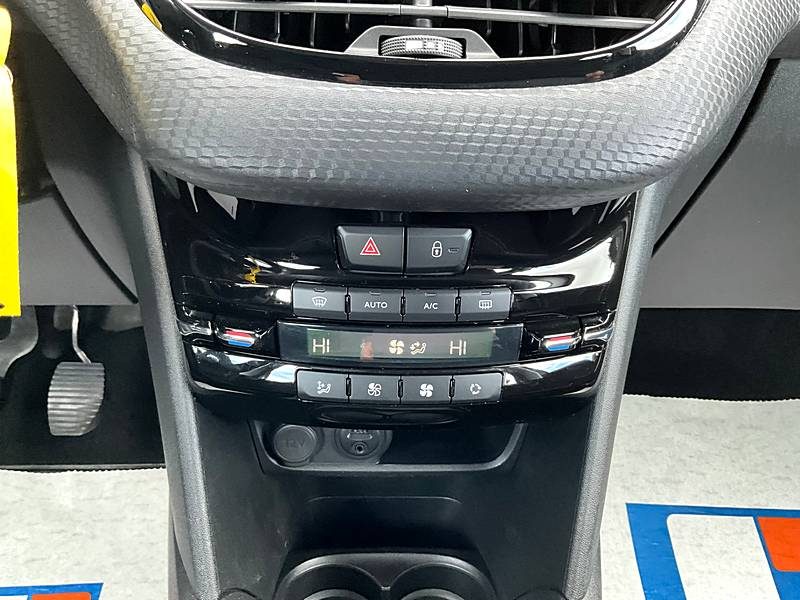 PEUGEOT 208 I 2017