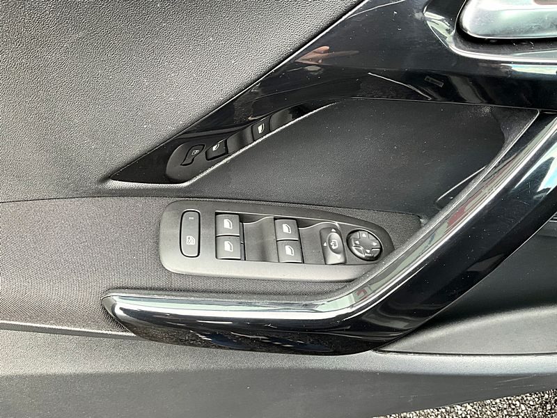 PEUGEOT 208 I 2017