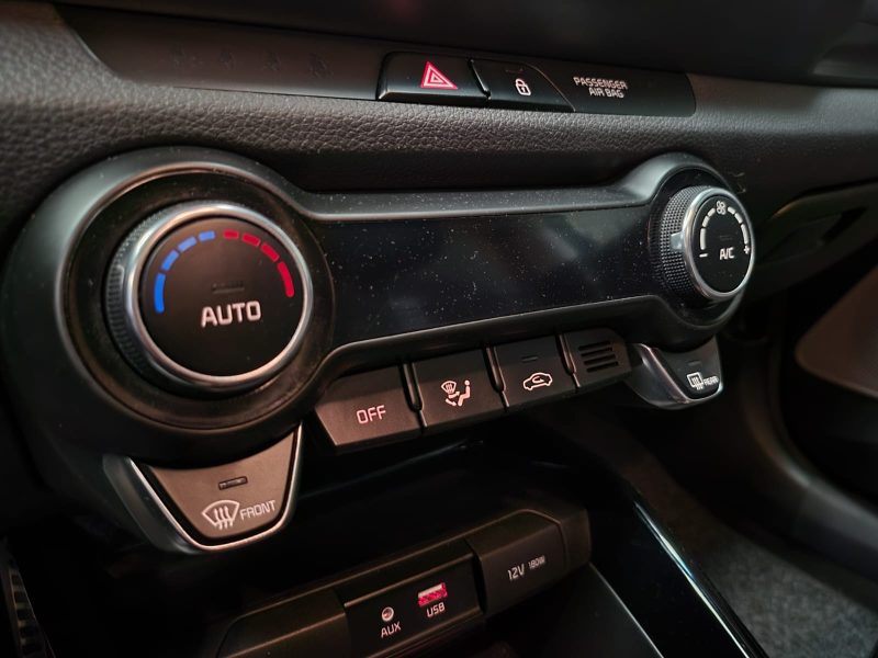 KIA STONIC 1.0 T-GDi 120cv PREMIUM / SIÈGES CHAUFFANTS+CARPLAY+CAMÉRA DE RECUL+ATTELAGE+