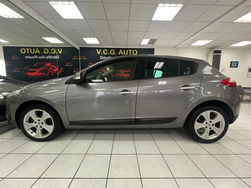 RENAULT MEGANE III 1.9 dCi 130CH FAP ECO2 DYNAMIQUE