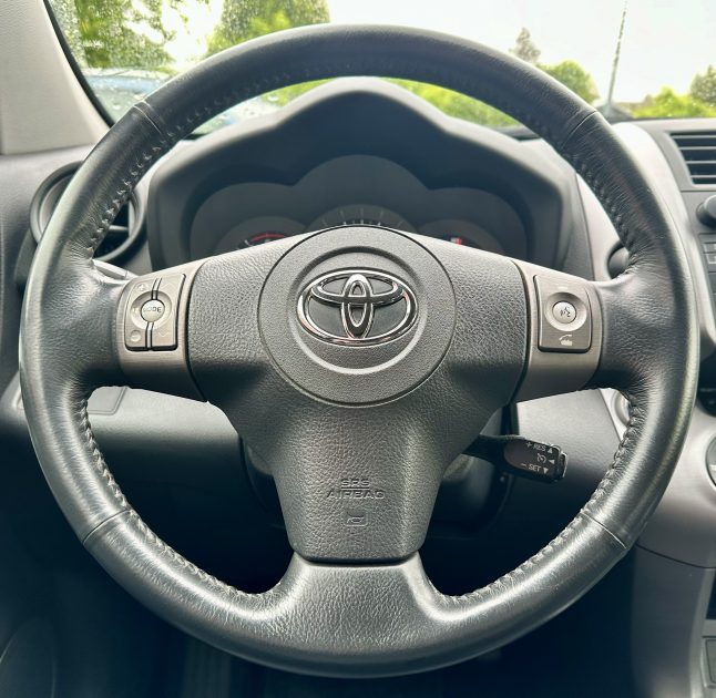 TOYOTA RAV 4 III 2007 2.2 D 4WD 136cv CUIR / GPS *GARANTIE / REVISER*