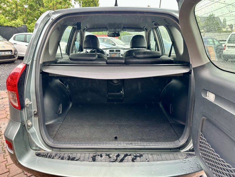 TOYOTA RAV 4 III 2007 2.2 D 4WD 136cv CUIR / GPS *GARANTIE / REVISER*