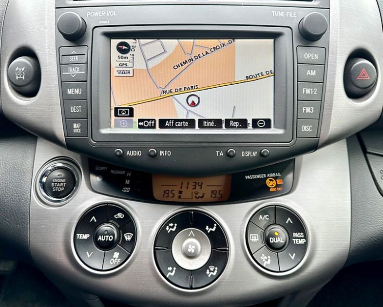 TOYOTA RAV 4 III 2007 2.2 D 4WD 136cv CUIR / GPS *GARANTIE / REVISER*