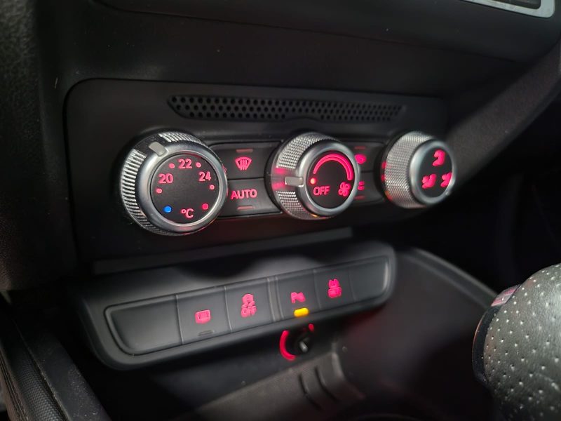 AUDI A1 SPORTBACK 1.4 TFSI 122cv S LINE / SIEGE CUIR+VOLANT S LINE+AIDE AU PARKING/