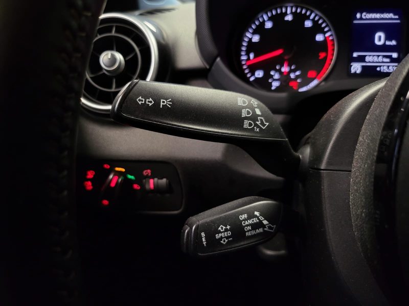 AUDI A1 SPORTBACK 1.4 TFSI 122cv S LINE / SIEGE CUIR+VOLANT S LINE+AIDE AU PARKING/