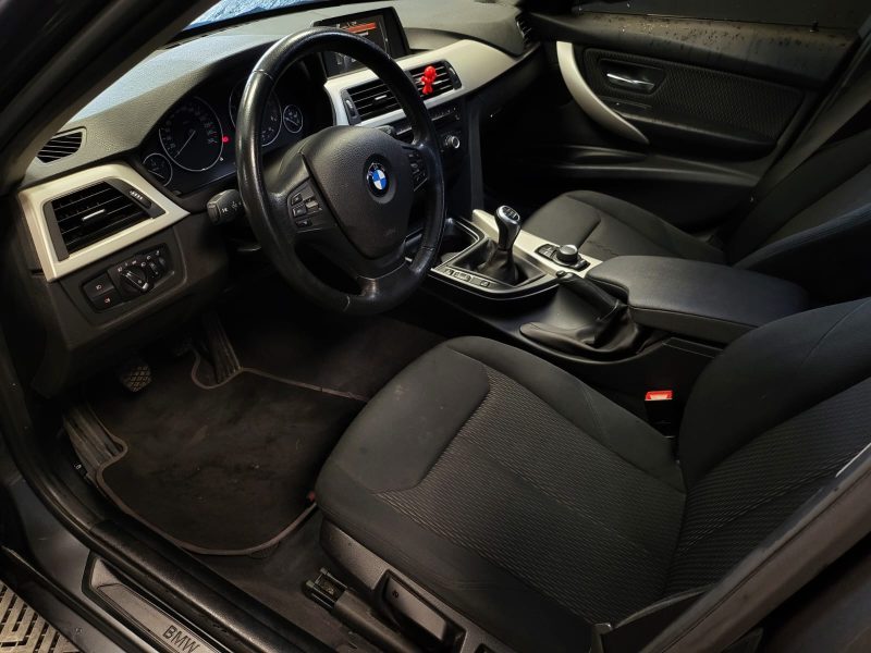 BMW SERIE 3 318 d X-Drive 143cv (F30) BVM6 LOUNGE RADARS AV AR / SUIVI COMPLET D'ENTRETIEN