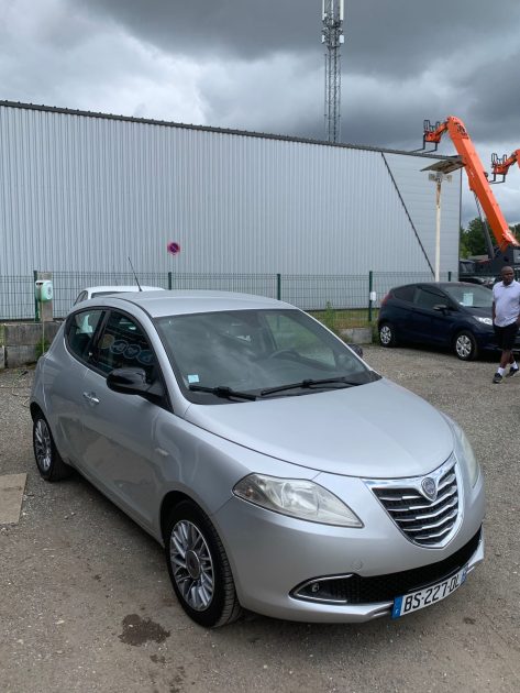 LANCIA YPSILON 2011