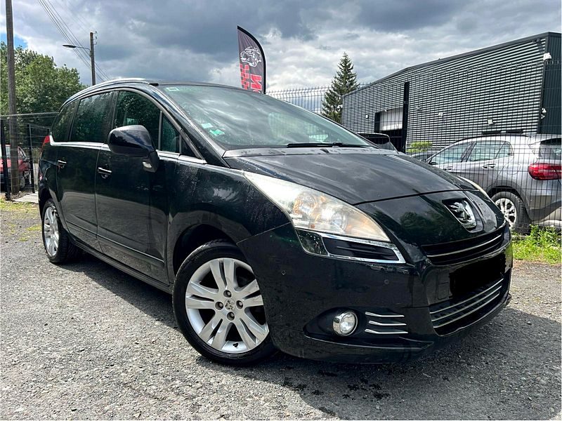 PEUGEOT 5008 2012