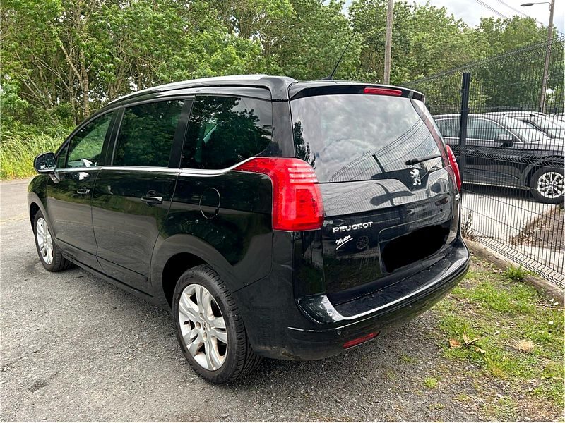 PEUGEOT 5008 2012