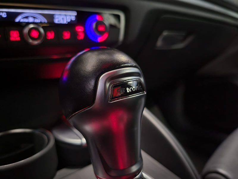 AUDI S3 QUATTRO 300cv S-STRONIC 7 /CAMERA DE RECUL+SUIVI COMPLET AUDI+VOLANT MEPLAT /