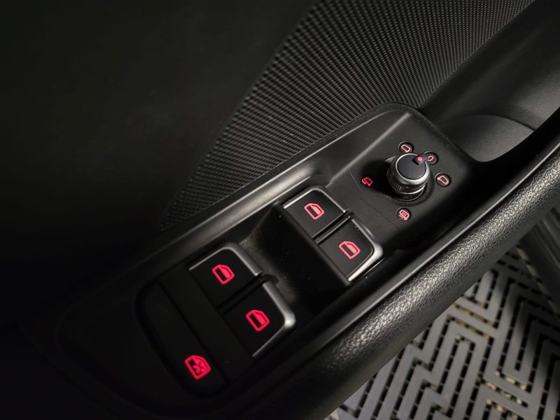 AUDI S3 QUATTRO 300cv S-STRONIC 7 /CAMERA DE RECUL+SUIVI COMPLET AUDI+VOLANT MEPLAT /