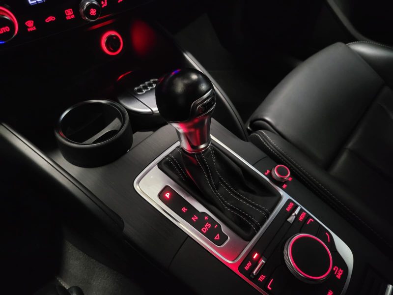 AUDI S3 QUATTRO 300cv S-STRONIC 7 /CAMERA DE RECUL+SUIVI COMPLET AUDI+VOLANT MEPLAT /