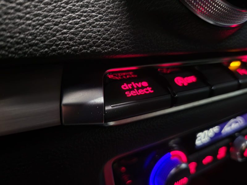 AUDI S3 QUATTRO 300cv S-STRONIC 7 /CAMERA DE RECUL+SUIVI COMPLET AUDI+VOLANT MEPLAT /