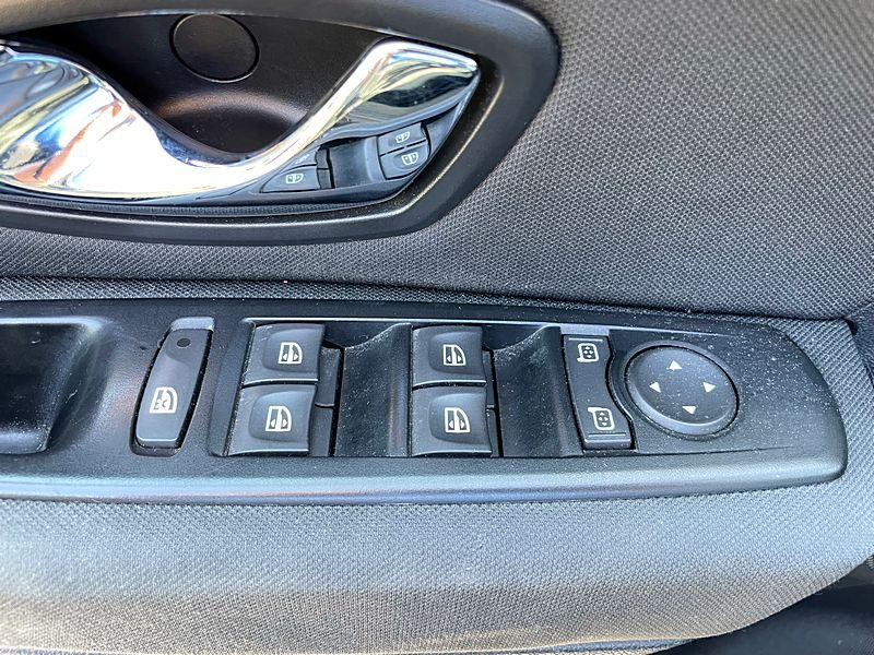 RENAULT MEGANE 5 portes 2012