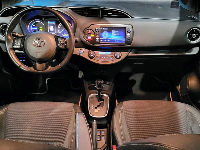 TOYOTA YARIS III Hybrid 1.5 VVT-i 100cv Collection BVA / FULL OPTIONS