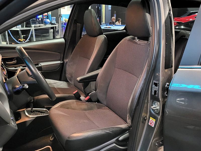 TOYOTA YARIS III Hybrid 1.5 VVT-i 100cv Collection BVA / FULL OPTIONS