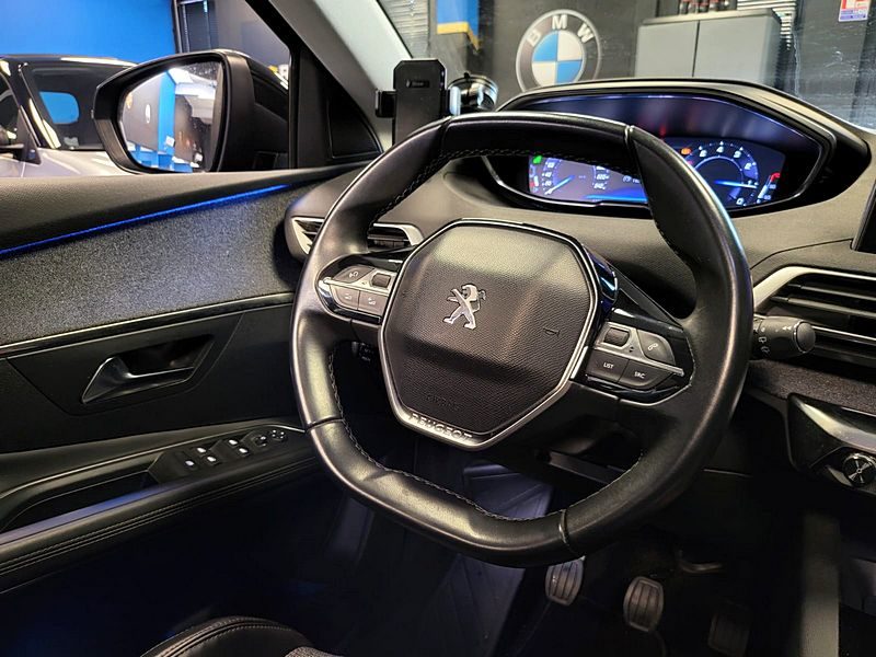 PEUGEOT 3008 1.2 PURETECH BVM6 130cv ALLURE PACK /TOIT OUVRANT/ ECLAIRAGE D'AMBIANCE / 1ERE MAIN