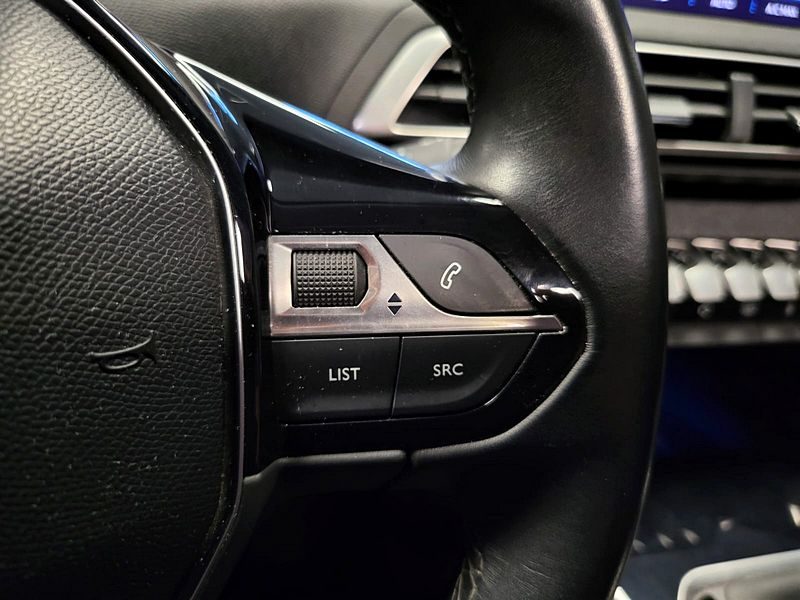 PEUGEOT 3008 1.2 PURETECH BVM6 130cv ALLURE PACK /TOIT OUVRANT/ ECLAIRAGE D'AMBIANCE / 1ERE MAIN