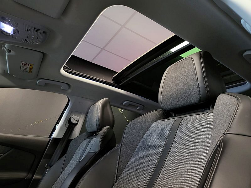 PEUGEOT 3008 1.2 PURETECH BVM6 130cv ALLURE PACK /TOIT OUVRANT/ ECLAIRAGE D'AMBIANCE / 1ERE MAIN