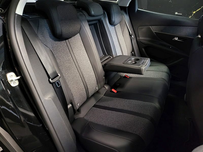 PEUGEOT 3008 1.2 PURETECH BVM6 130cv ALLURE PACK /TOIT OUVRANT/ ECLAIRAGE D'AMBIANCE / 1ERE MAIN