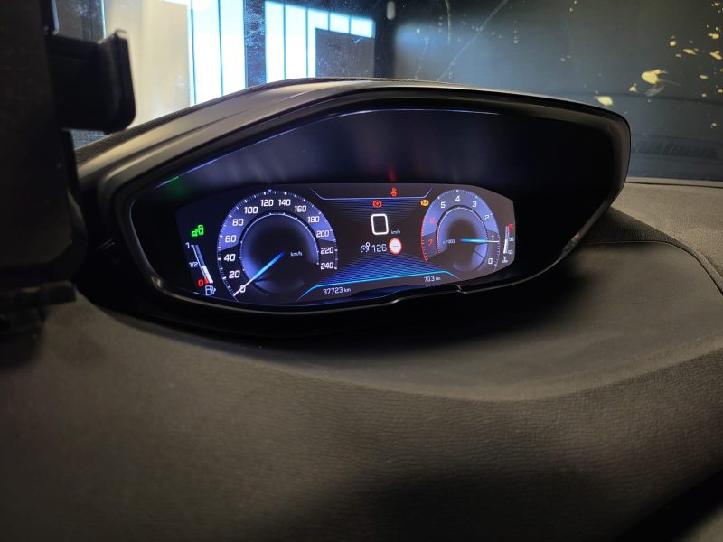 PEUGEOT 3008 1.2 PURETECH BVM6 130cv ALLURE PACK /TOIT OUVRANT/ ECLAIRAGE D'AMBIANCE / 1ERE MAIN