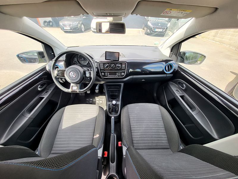 VOLKSWAGEN UP! 2015