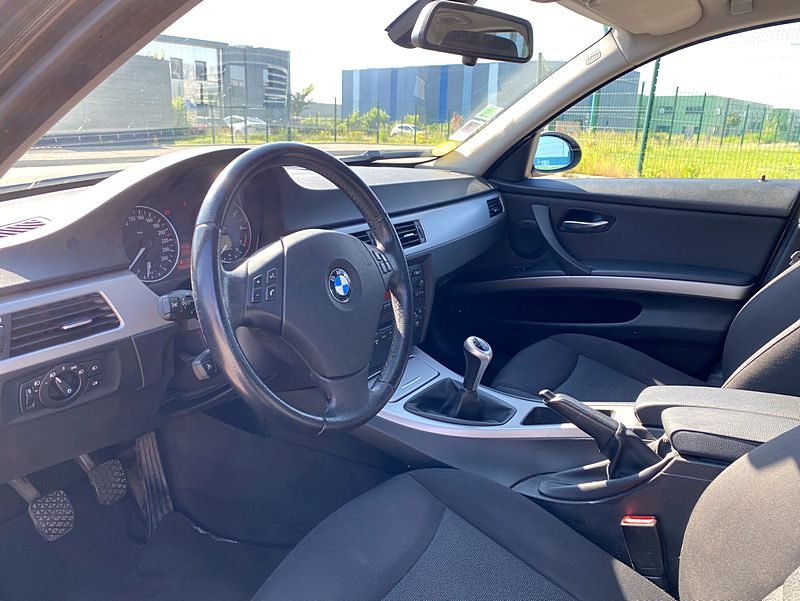 B.M.W. SERIE 3 320i CONFORT 2.0 L 150 ch, Garantie 12 mois