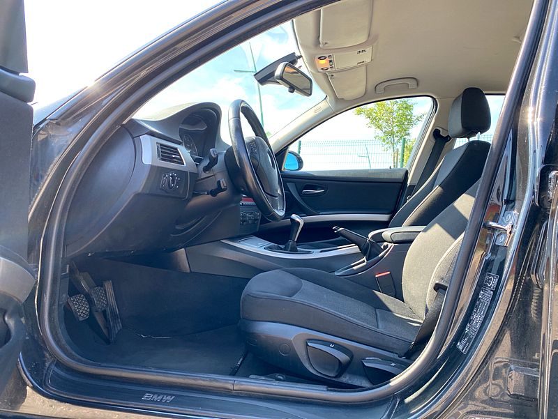 B.M.W. SERIE 3 320i CONFORT 2.0 L 150 ch, Garantie 12 mois