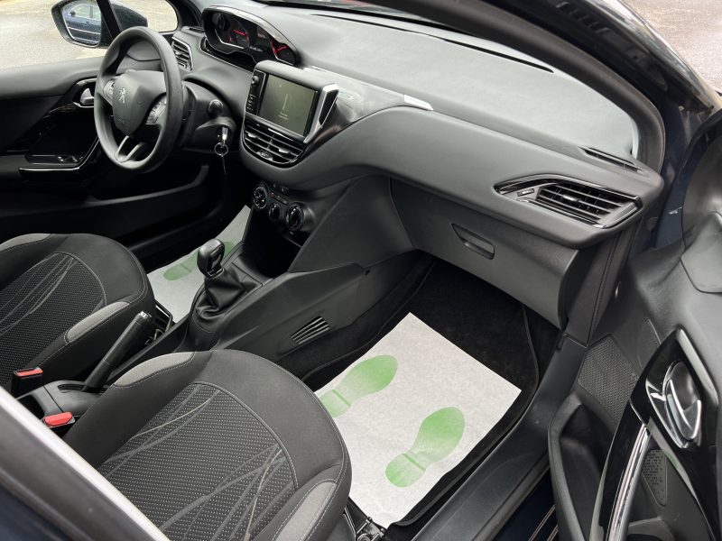 PEUGEOT 208 1.2 82 Cv PREMIERE MAIN / ECRAN TACTILE 56 700 Kms CRIT AIR 1 - GARANTIE 1 AN