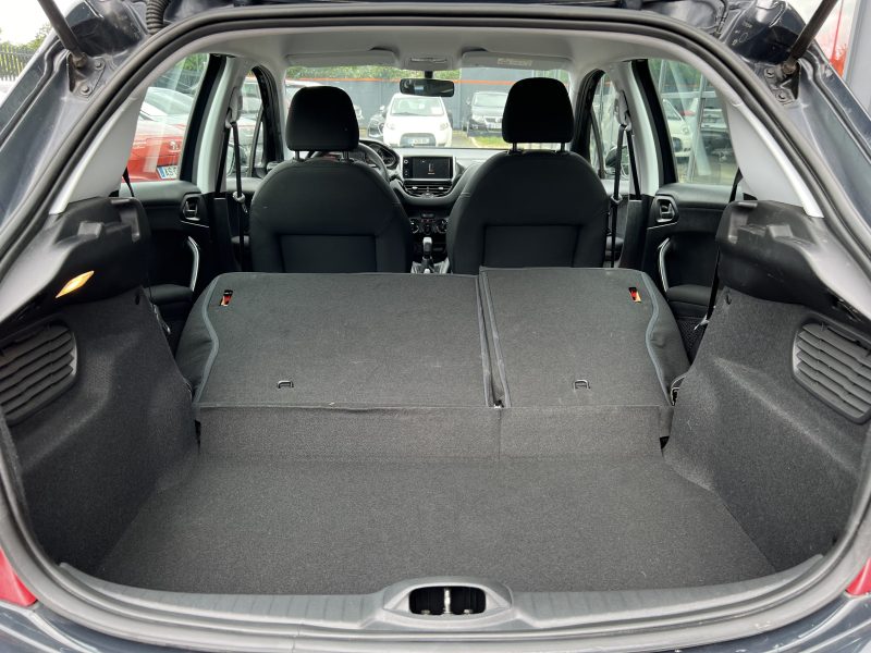 PEUGEOT 208 1.2 82 Cv PREMIERE MAIN / ECRAN TACTILE 56 700 Kms CRIT AIR 1 - GARANTIE 1 AN