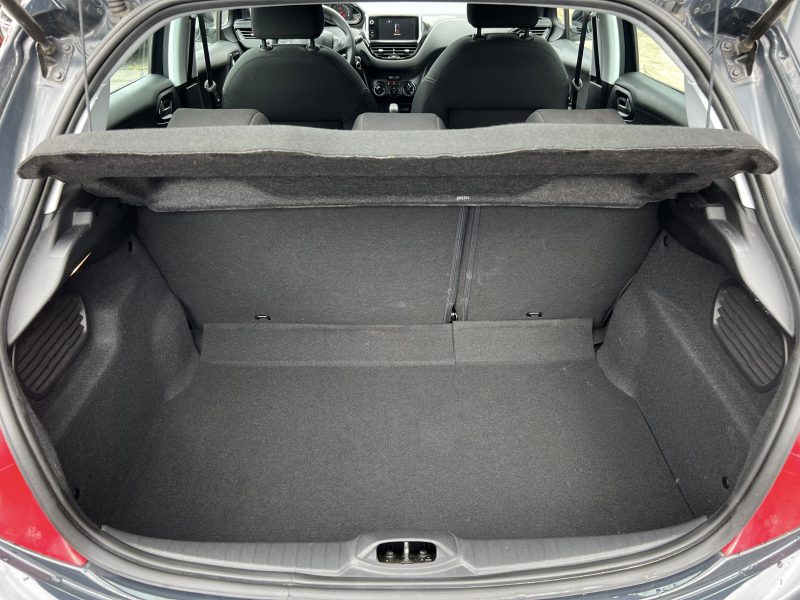 PEUGEOT 208 1.2 82 Cv PREMIERE MAIN / ECRAN TACTILE 56 700 Kms CRIT AIR 1 - GARANTIE 1 AN