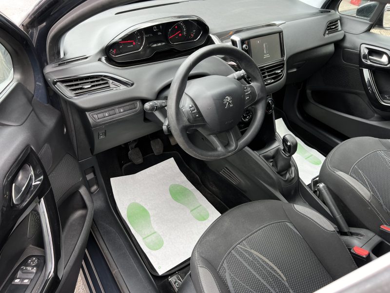 PEUGEOT 208 1.2 82 Cv PREMIERE MAIN / ECRAN TACTILE 56 700 Kms CRIT AIR 1 - GARANTIE 1 AN