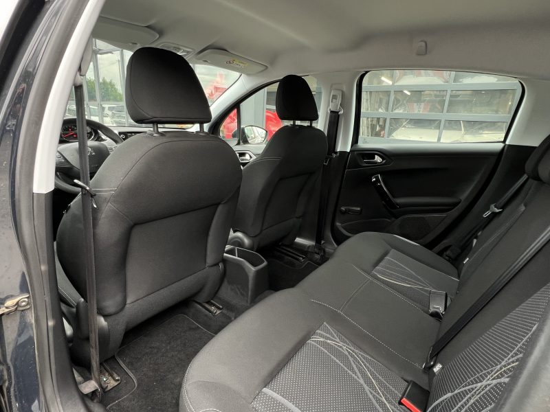 PEUGEOT 208 1.2 82 Cv PREMIERE MAIN / ECRAN TACTILE 56 700 Kms CRIT AIR 1 - GARANTIE 1 AN