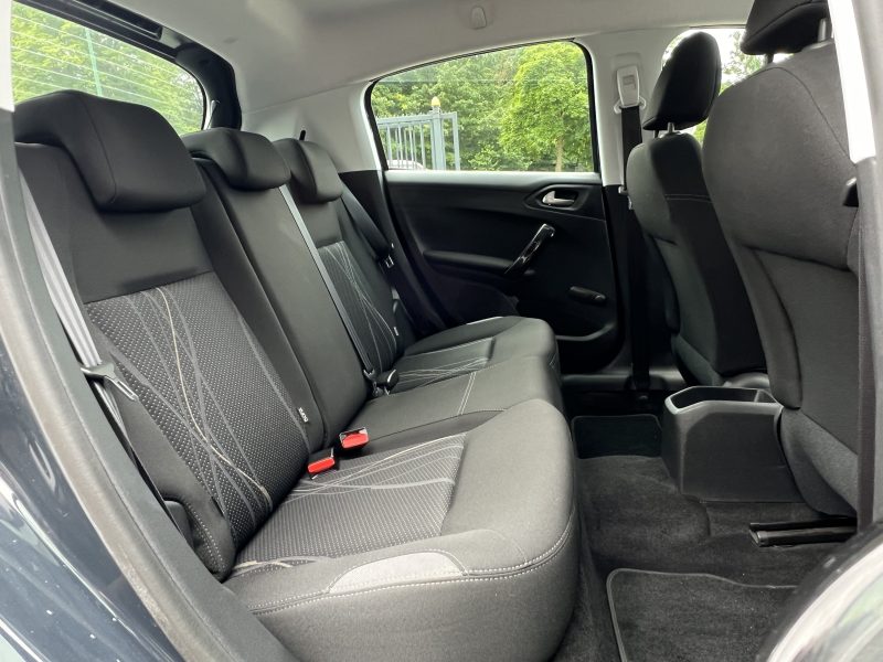 PEUGEOT 208 1.2 82 Cv PREMIERE MAIN / ECRAN TACTILE 56 700 Kms CRIT AIR 1 - GARANTIE 1 AN