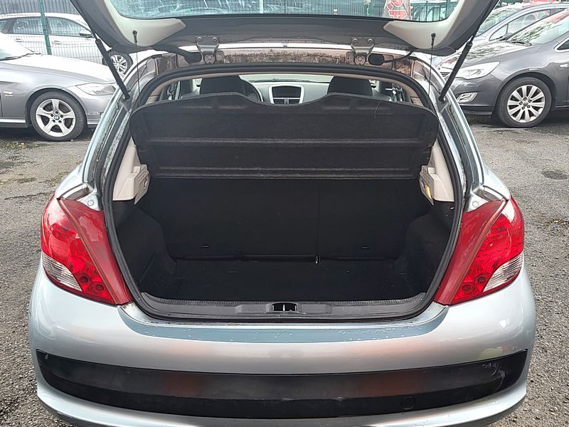 PEUGEOT 207 2010